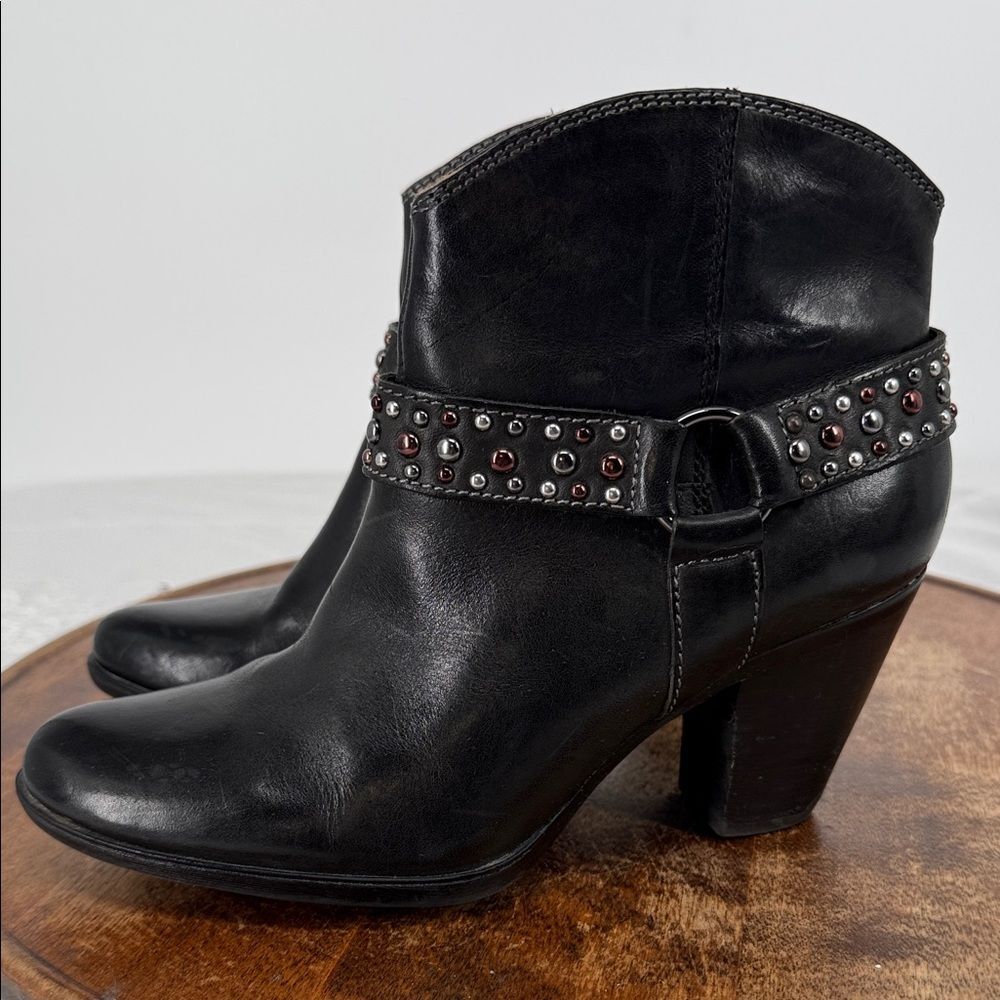 Sofft Boots Wm 6.5 M Black Leather Studded Ankle Block Heel Western Bootie